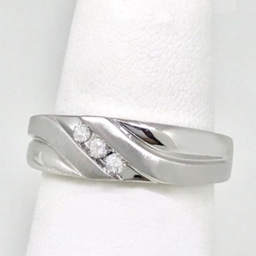 Men's.30 ctw diamond & solid 10 kt heavy WG ring - Picture 2 of 8